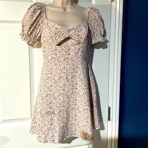Adorable cutout Romantic floral mini dress, soooo cute sexy great w cowboy boots